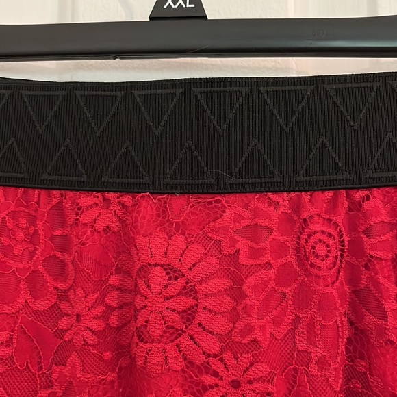 Beautiful and Rare NWT Red Lace Lucy Skirt by LuLaRoe XL - Picture 2 of 5